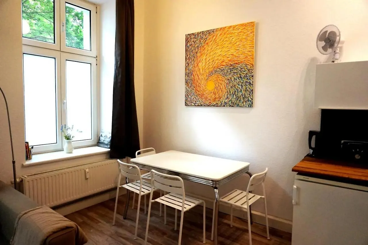 Apartamento Cozy Studio In Friedrichshain, 4 Quiet Guests Only Berlín