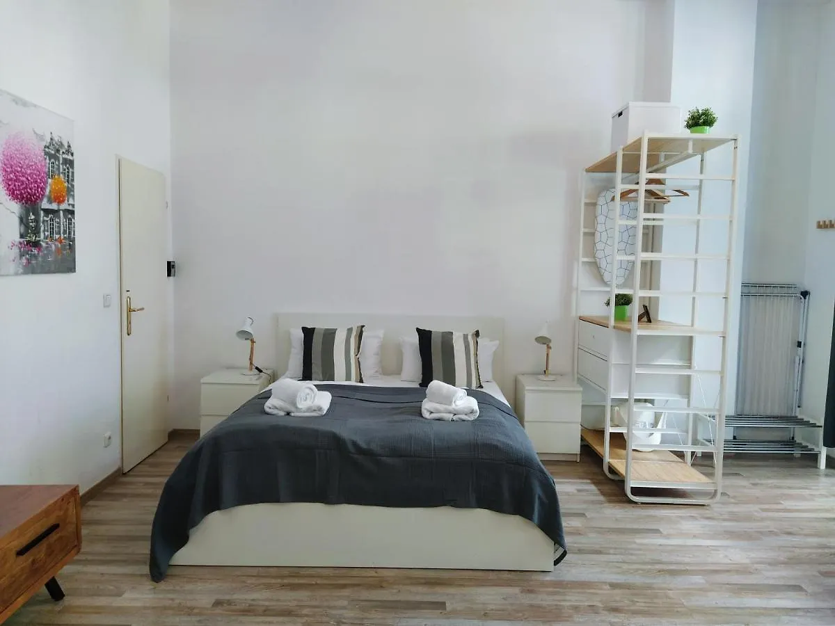 Apartamento Cozy Studio In Friedrichshain, 4 Quiet Guests Only Berlín